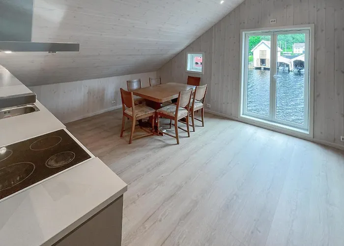 Vakantiehuis 2 Bedroom Beautiful In *
